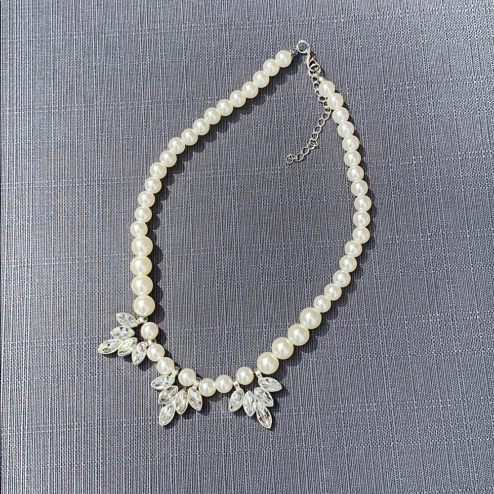 ⚡️New⚡️Pearl Necklace With Crystal Design